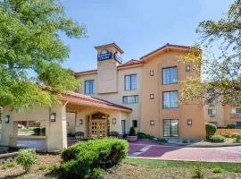 Days Inn & Suites by Wyndham Arlington Heights、アーリントンハイツのホテル