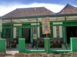 A picture of the hotel: Griya Pandan Sari Homestay