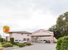 Hotel Photo: Super 8 by Wyndham Lake Country/Winfield Area