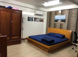 מלון צילום: Bee your home! Private house with shared kitchen.