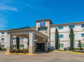 Motel 6-Dallas, TX - North - Richardson, hotelli kohteessa Dallas