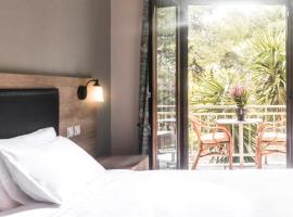 The Delfini Hotel, hotel en Agia Marina de Egina