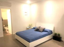 ホテル写真: New spacious flat Fuorigrotta near to METRO