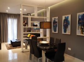 होटल की एक तस्वीर: Designer-finished apartment in Attard (central Malta)