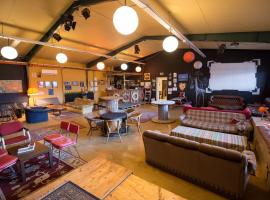 The Freezer Hostel & Culture Center, hôtel à Hellissandur