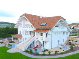 Belle Maison - Das kleine Hotel, hotel v destinaci Werbach