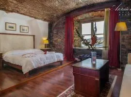 Hotel Aktaion Syros: Ermoupoli şehrinde bir otel