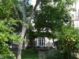 Hotel Photo: La maison d'Antoine Rivesaltes