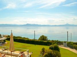 酒店照片: Luxury Beach house viewing at the Corinthian Gulf