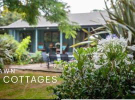 Hotel Photo: Lawn Cottages