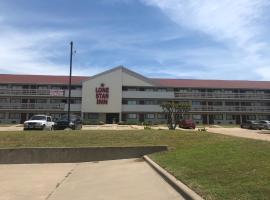 A picture of the hotel: Lone Star Inn