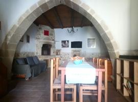 Fotos de Hotel: Kamaraki, Restored stone house