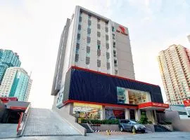 Red Planet Makati Amorsolo