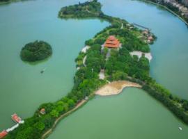 Фотографія готелю: Quanzhou Baohong Lakeside Holiday Villa