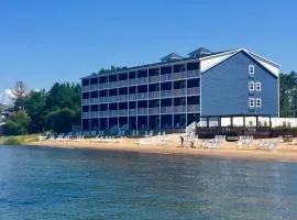 The Baywatch Resort, hótel í Traverse City