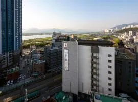 Brown-Dot Hotel Gupo