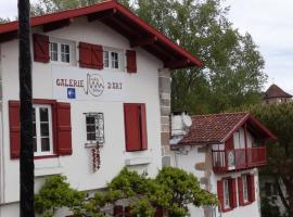 Foto di Hotel: Galerie d'art d'une ancienne mairie de 1783