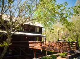 Country Hideaway at Mountain Lakes Resort, hotel in Cleveland