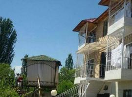 Bely Parus, hotel sa Bosteri