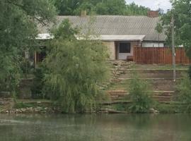 Эко отель "Золотая подкова", hôtel à Sharhorod