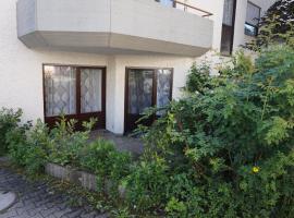 होटल की एक तस्वीर: Apartment, Ferienwohnung Weinstadt