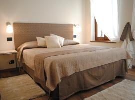 A picture of the hotel: Appartamento del centro