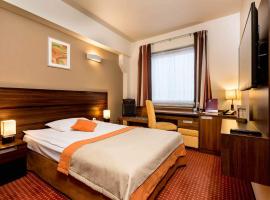 泰科佐维梅林酒店,位于凯尔采的酒店