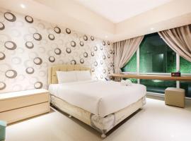 होटल की एक तस्वीर: Dazzle Studio Room @ U-Residence Apartment By Travelio