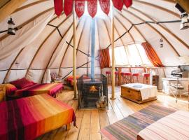 Larkhill Tipis and Yurts, hotel in Carmarthen