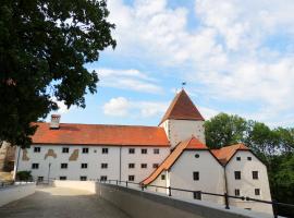 A picture of the hotel: Gästehaus Mälzerei auf Schloss Neuburg am Inn