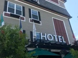 Crescent Suites Hotel