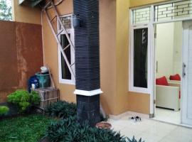 Hotel Photo: Homestay Arum Ndalu