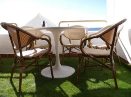 מלון צילום: La Sirena Beach House