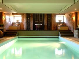 Hotel foto: Grand Holiday Home in Alphen with Sauna