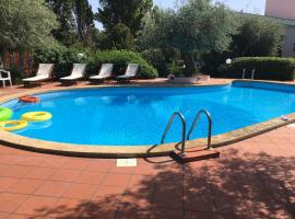 Foto di Hotel: Kefa Holiday - Villa Rossella