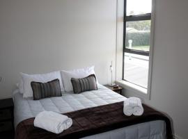 Kaponga Hotel، فندق في Kaponga