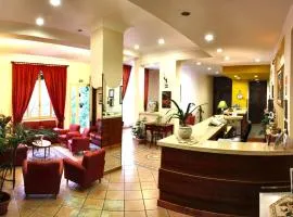 Hotel Mediterraneo، فندق في تشفالو