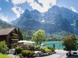 Hotel Rhodannenberg AG, ξενοδοχείο στο Glarus