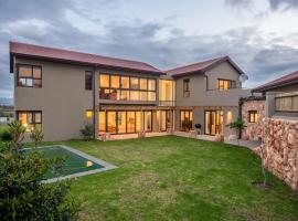 รูปภาพของโรงแรม: Modern spacious home in heart of Cape Winelands