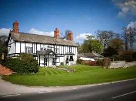 Donington Park Farmhouse Hotel، فندق في كاسل دونينغتون