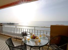 Hotel fotografie: Suitur apartamento frente a la playa fuengirola