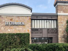 Hotel Photo: Le Chabrol Hotel & Suites