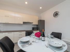 Apartment Matea, hotel in Trogir