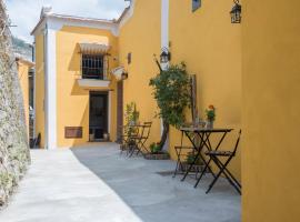 TRA... INCANTO E NATURA, hotel in Tramonti