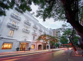 A picture of the hotel: Manoir Des Arts Hotel