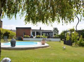 Hotel fotoğraf: Villa With Private Pool In Blaregnies