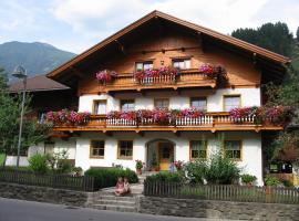 รูปภาพของโรงแรม: Bauernhof im Zillertal, der Badererhof