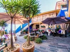 Azul Colonial