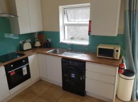 호텔 사진: 3 Bed, Newly renovated, Cork city- Suits 5 guests