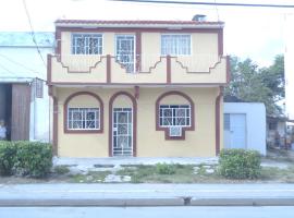 ホテル写真: The Yellow House